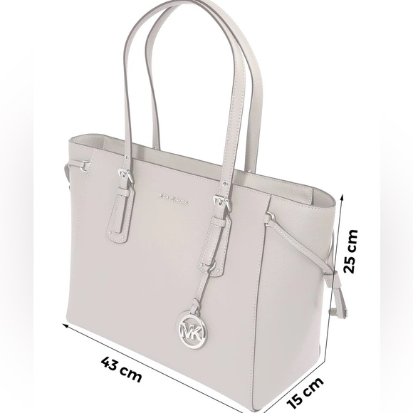 SOLD! NEW! Michael Kors Pearl Grey Voyager Crossgrain Leather Medium Tote Bag - Picture 2 of 12